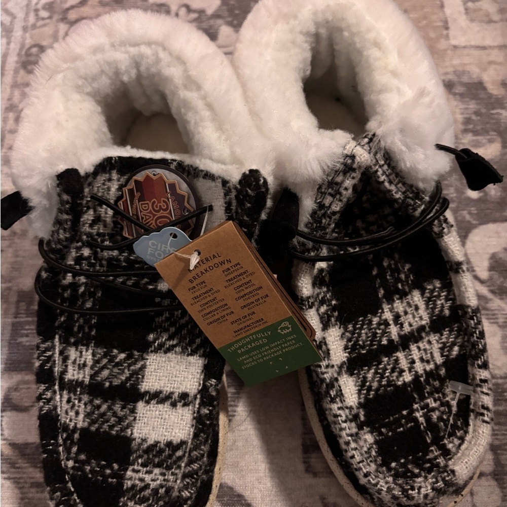 NWT Lamo Black & White Plaid Cozy Slippers | Women’s Size 7 | Cabin Chic Comfort